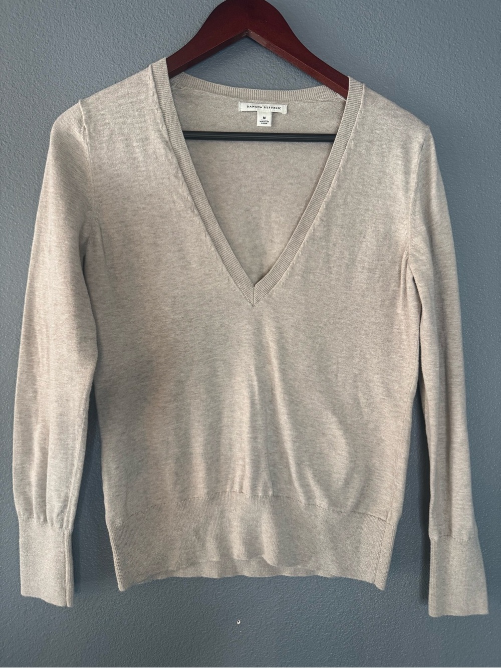 Banana Republic Women's V-Neck Sweater in Light Beige 100% Cotton